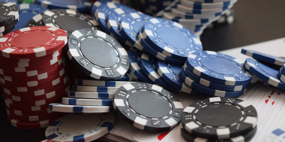 The Role of Betting Strategy in Online Casino Slot Games