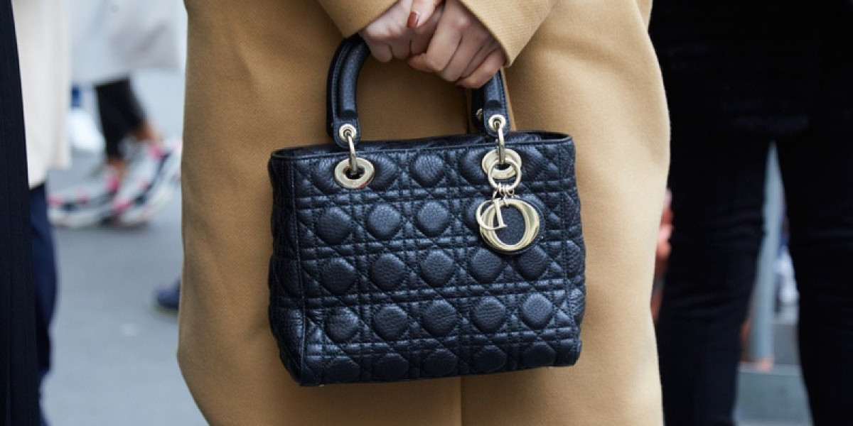 Dior include free shipping both ways and can be paused