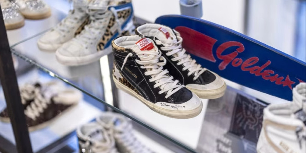 Golden Goose Shoes On Sale to stick with graphic black and
