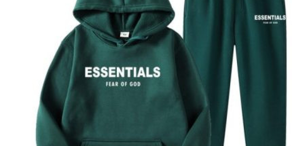 Classic Essential Hoodie – Cozy, Minimal, and Perfectly Versatile
